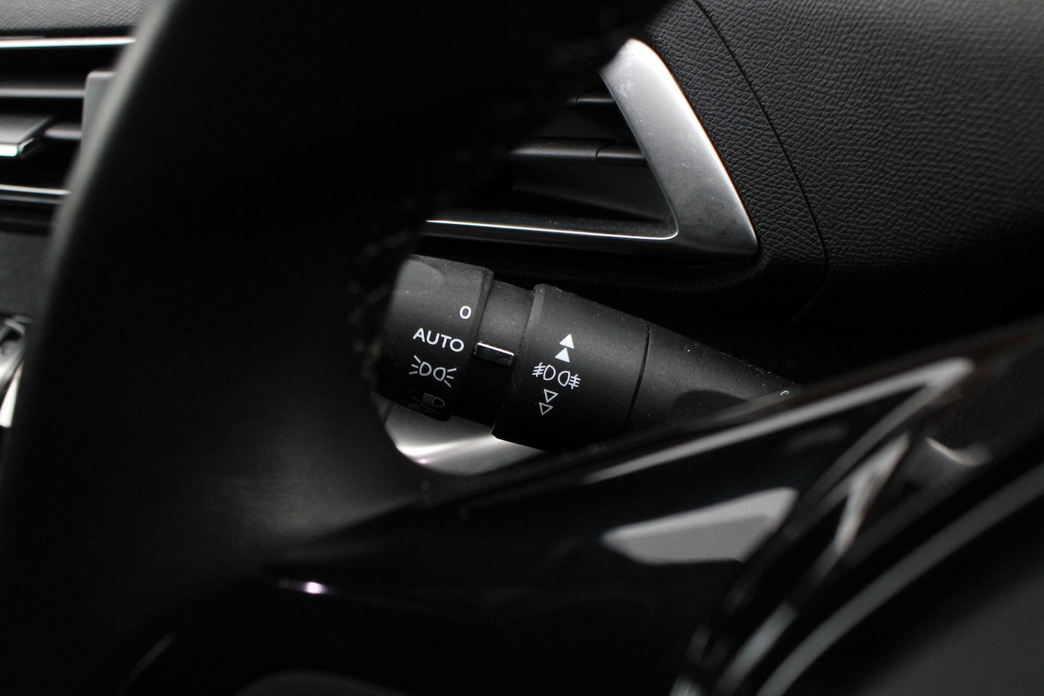 Used Peugeot 3008 2018 for sale - 77040898: Photo 28