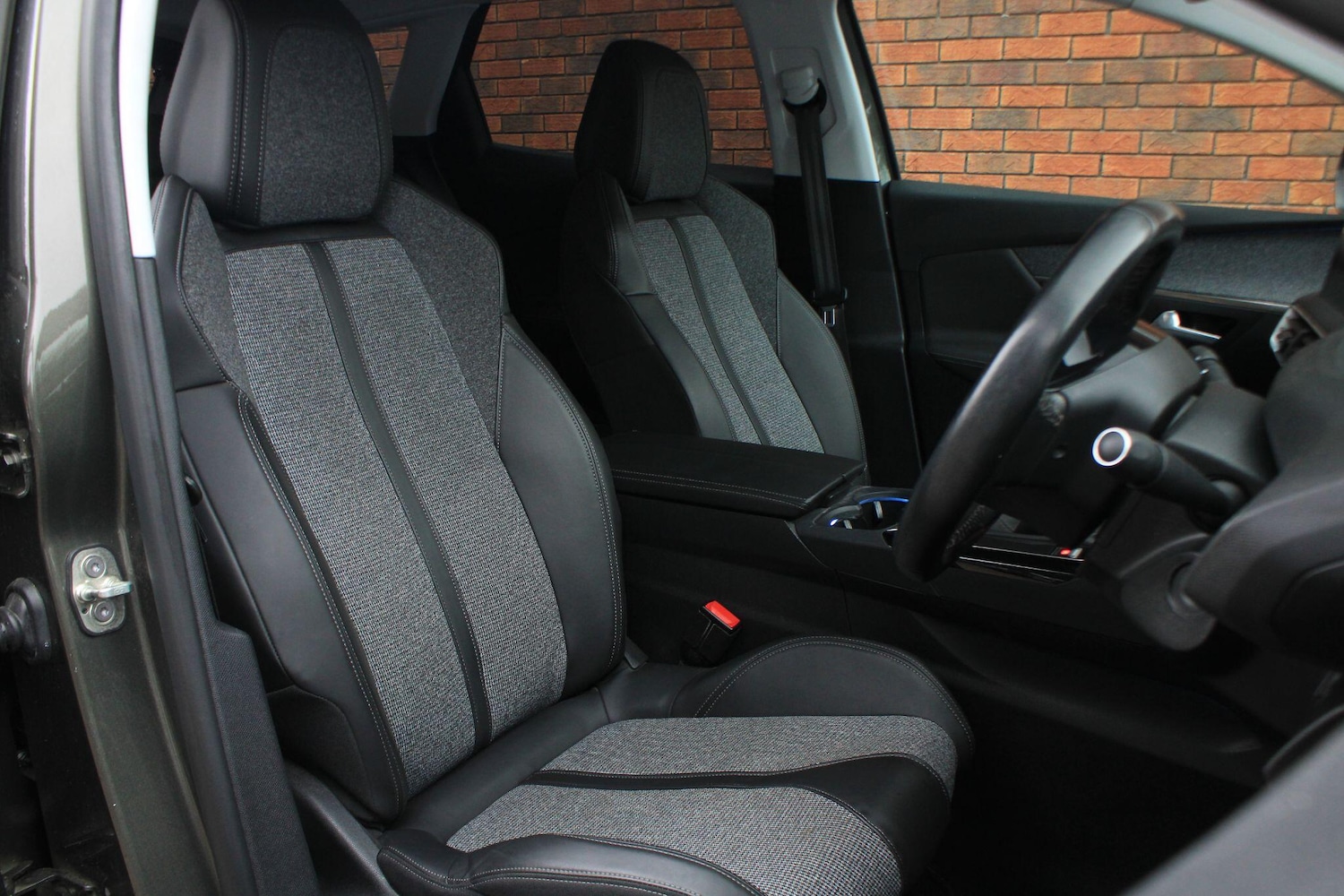 Used Peugeot 3008 2018 for sale - 77040898: Photo 4