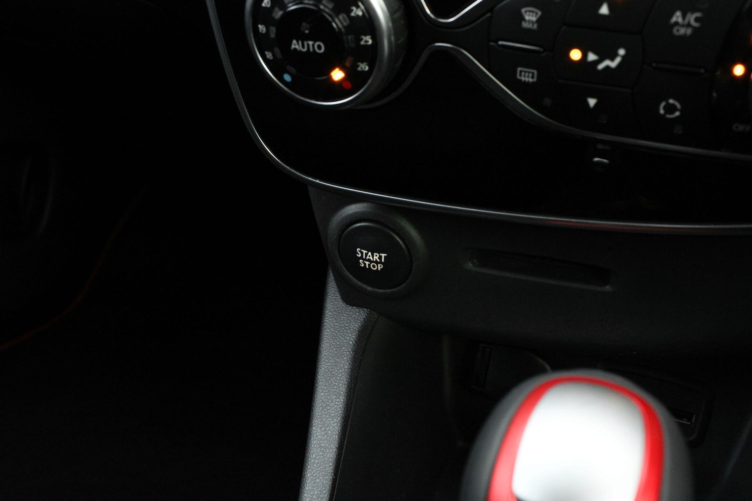 Used Renault Clio for sale - 77825255: Photo 30