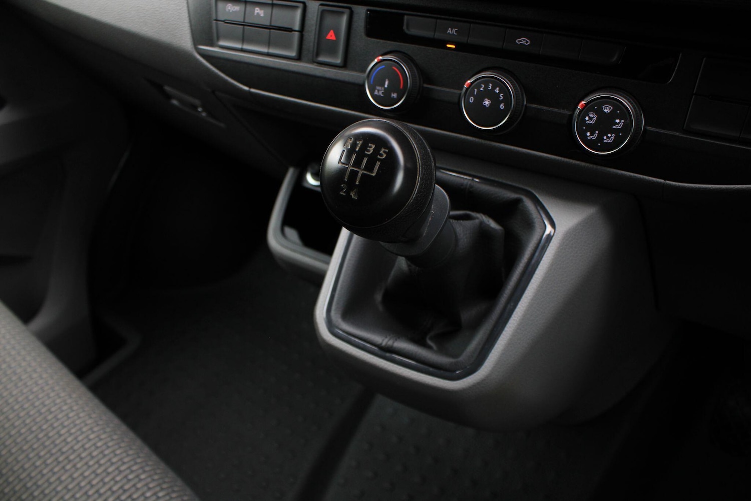 Used Volkswagen Transporter 2024 for sale - 76227308: Photo 24