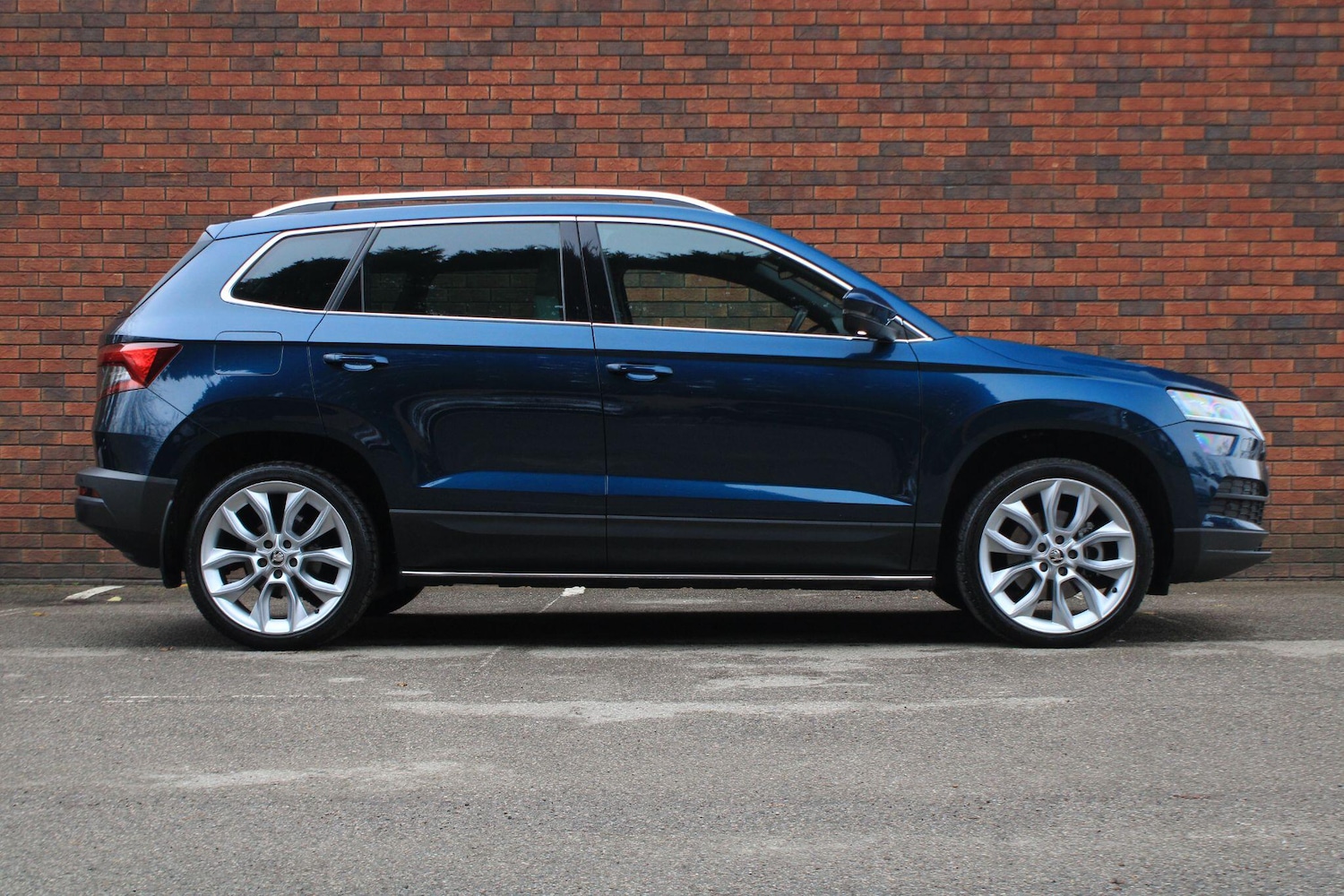 Used Skoda Karoq 2020 for sale - 77040343: Photo 2