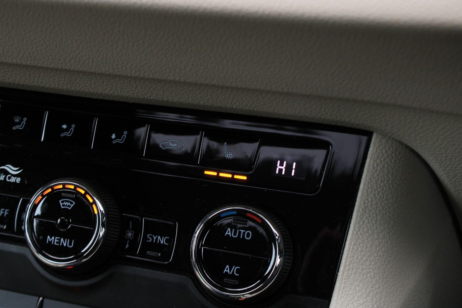 Used Skoda Karoq 2020 for sale - 77040343: Photo 25