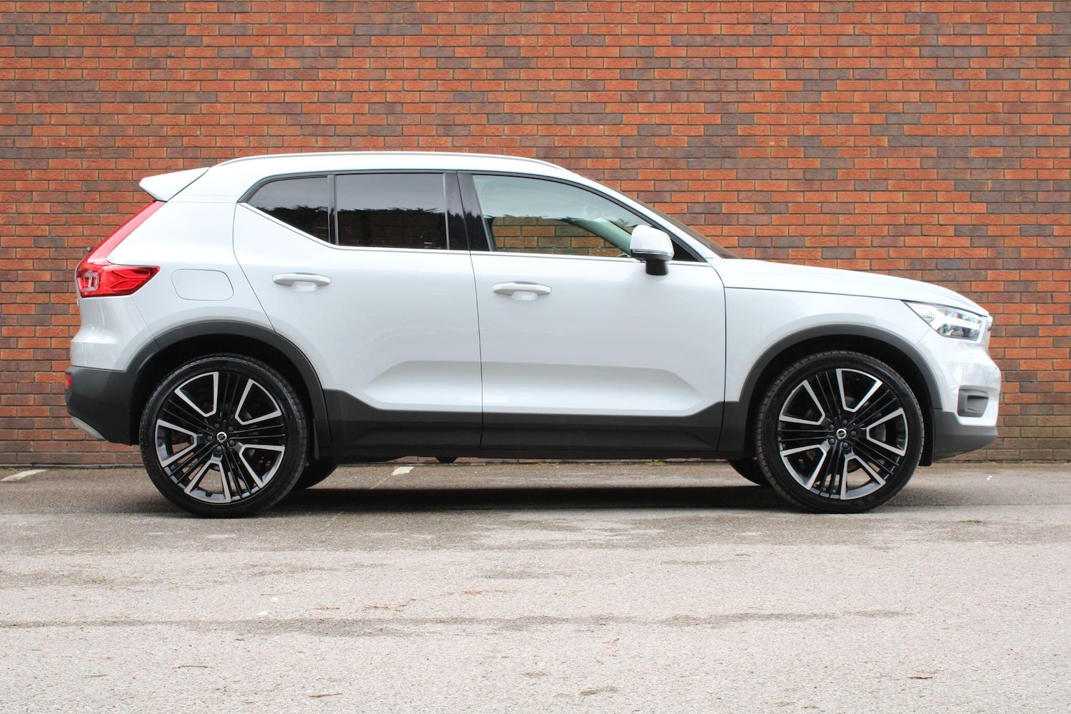 Used Volvo XC40 2021 for sale - 78073177: Photo 2
