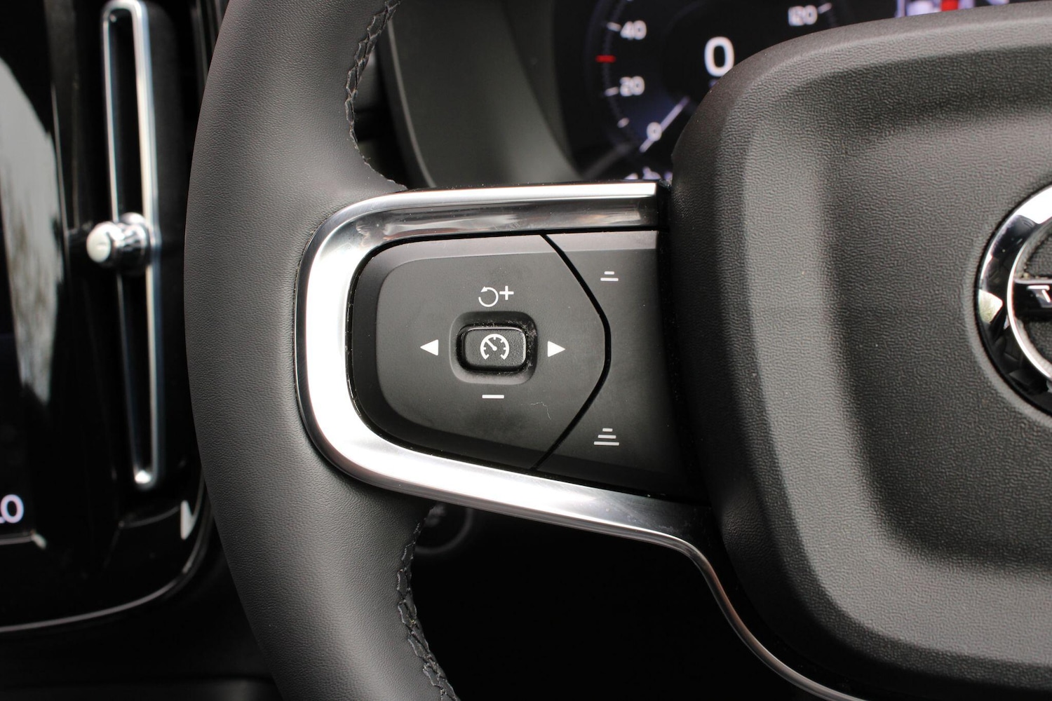 Used Volvo XC40 2021 for sale - 78073177: Photo 28