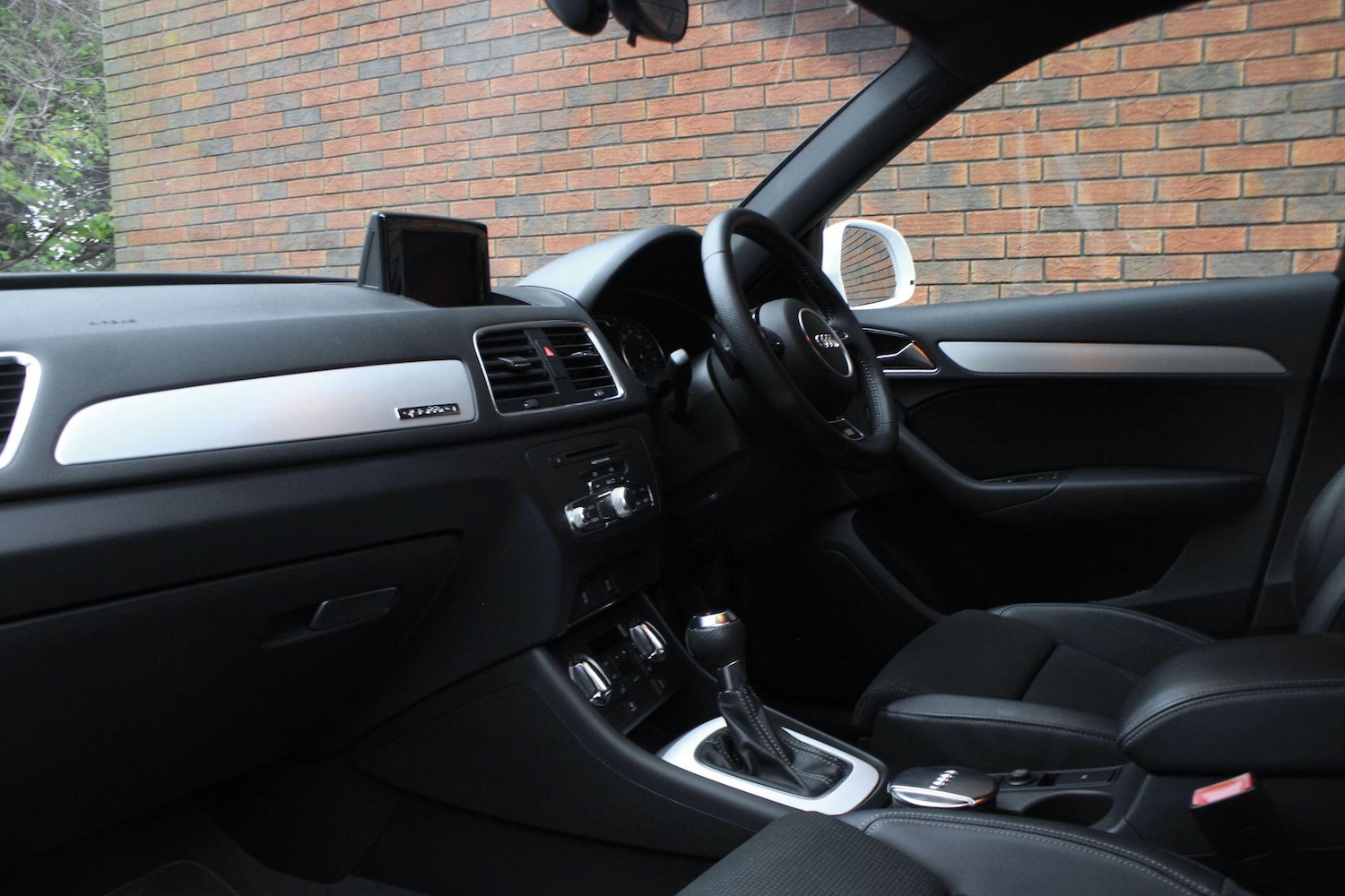 Used Audi Q3 2014 for sale - 76839883: Photo 15