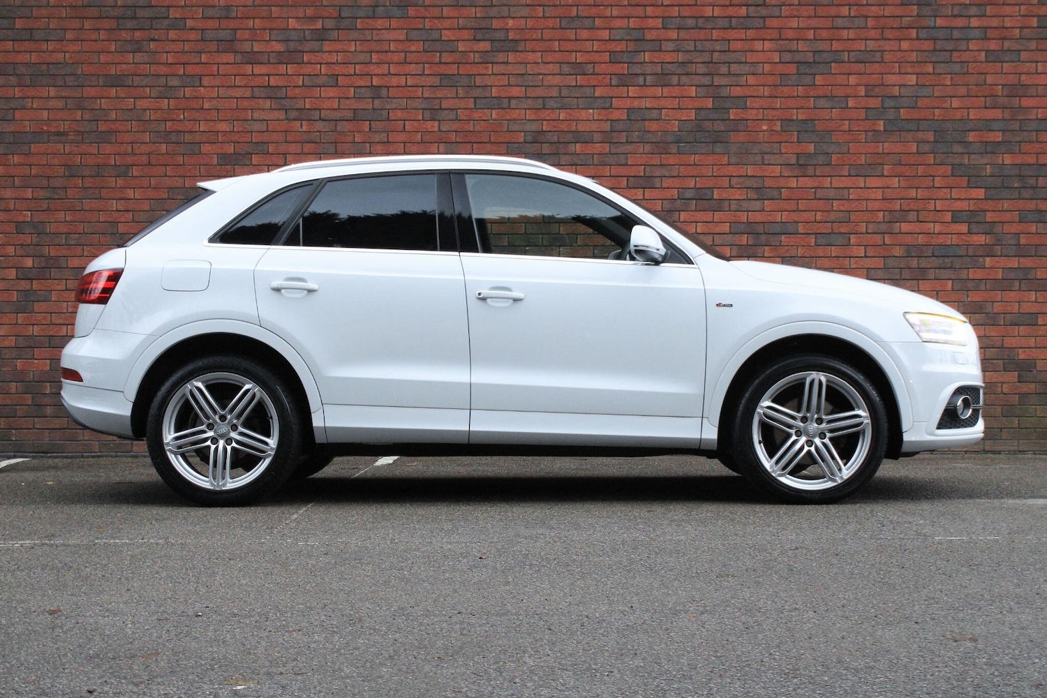 Used Audi Q3 2014 for sale - 76839883: Photo 2