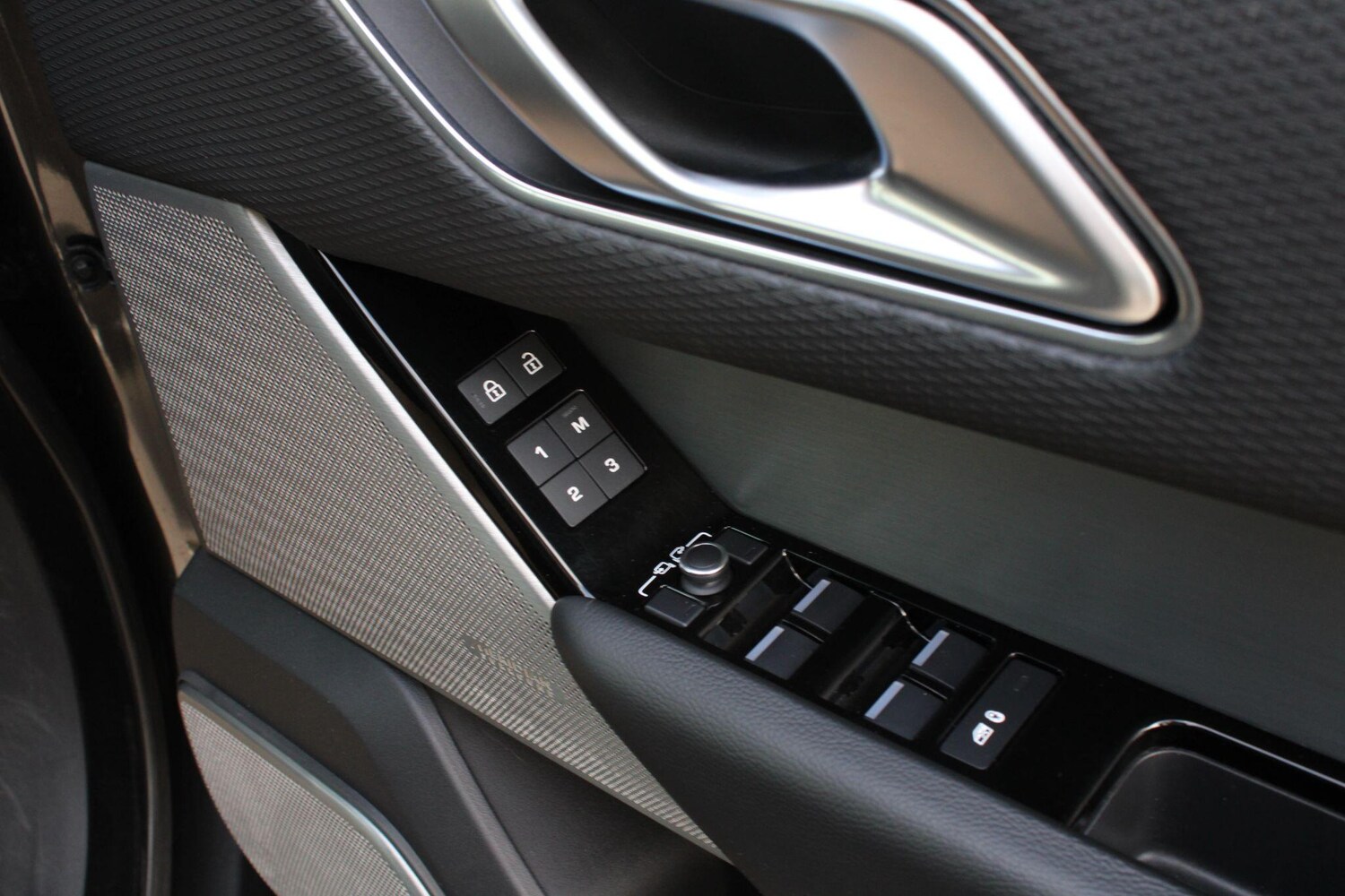 Used Land Rover Range Rover Velar 2021 for sale - 77738536: Photo 32