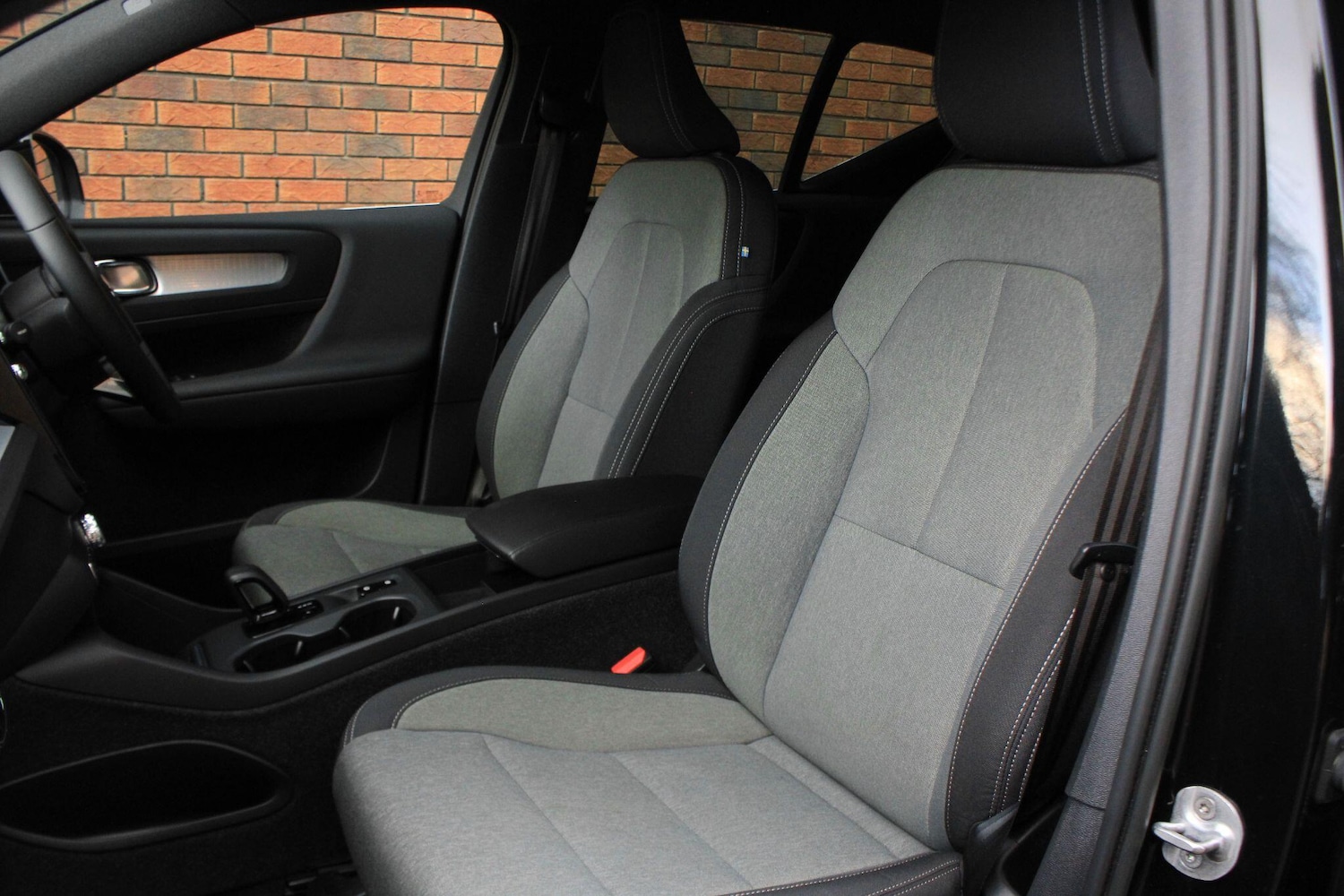 Used Volvo XC40 2023 for sale - 76976702: Photo 17