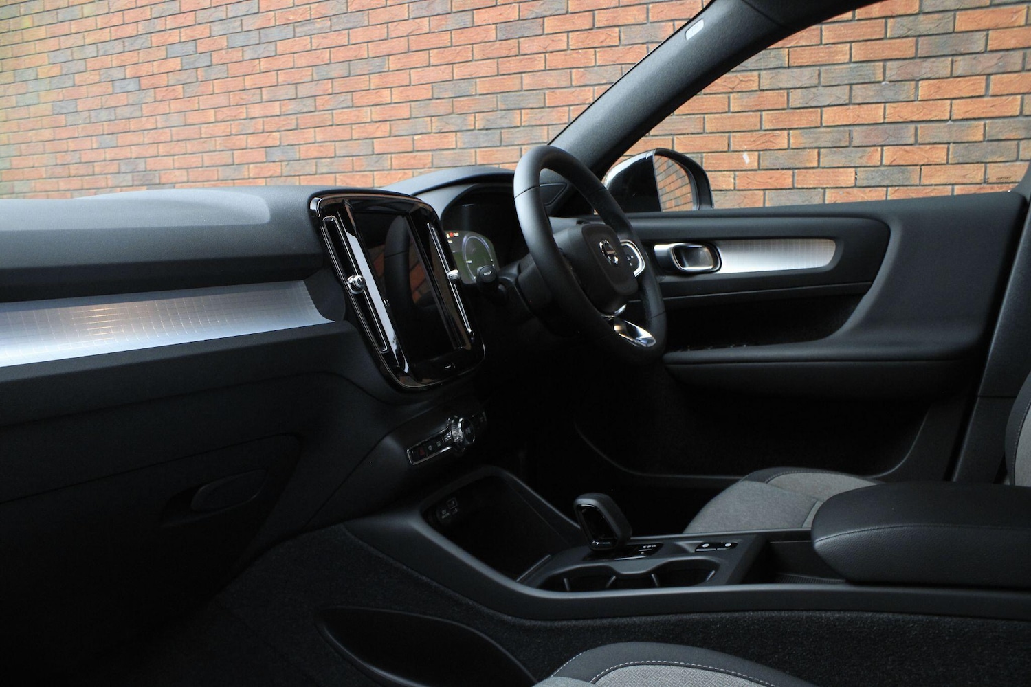 Used Volvo XC40 2023 for sale - 76976702: Photo 18