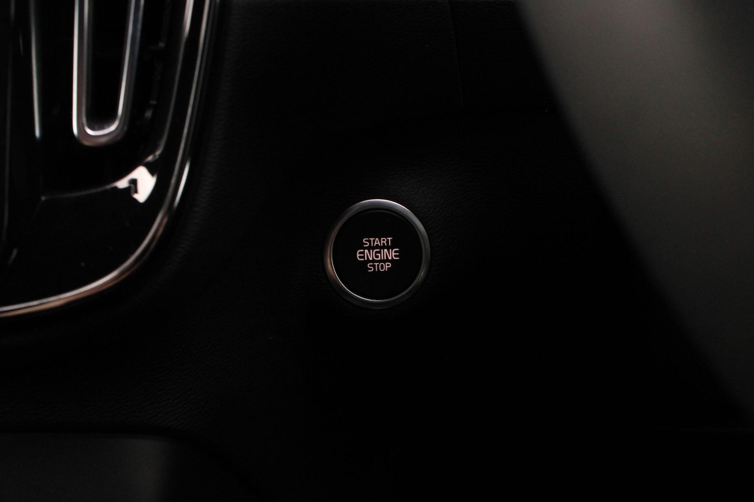 Used Volvo XC40 2023 for sale - 76976702: Photo 31