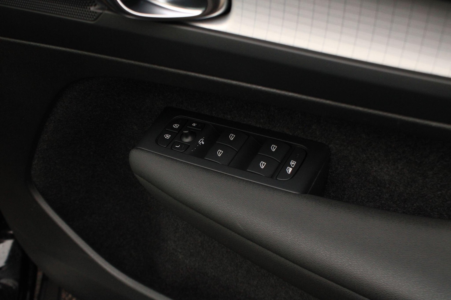 Used Volvo XC40 2023 for sale - 76976702: Photo 33