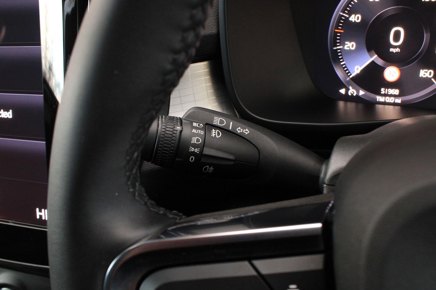 Used Volvo XC40 2023 for sale - 76976702: Photo 34