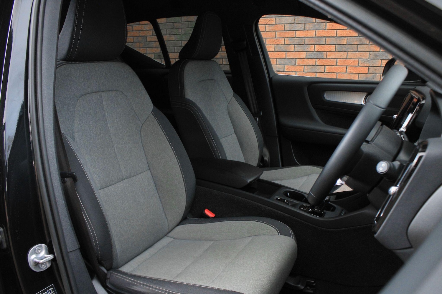 Used Volvo XC40 2023 for sale - 76976702: Photo 4