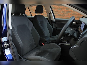 Used Volkswagen Golf 2023 for sale - 75905714: Photo