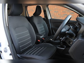 Used Dacia Duster 2021 for sale - 76992361: Photo