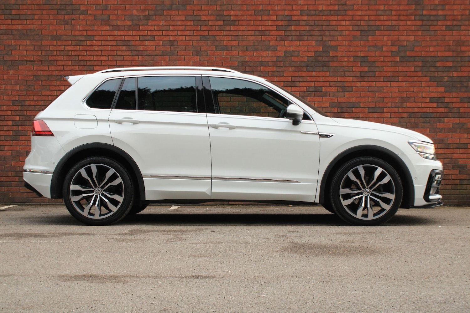 Used Volkswagen Tiguan for sale - 77597674: Photo 2