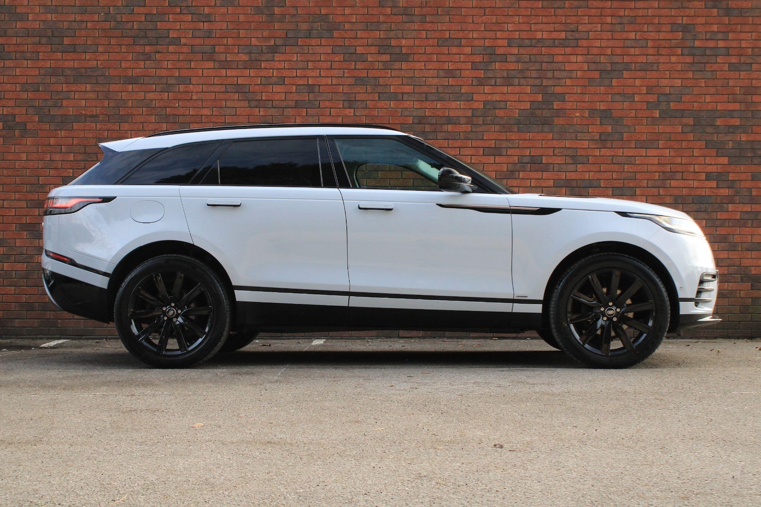 Used Land Rover Range Rover Velar 2017 for sale - 77611430: Photo 2