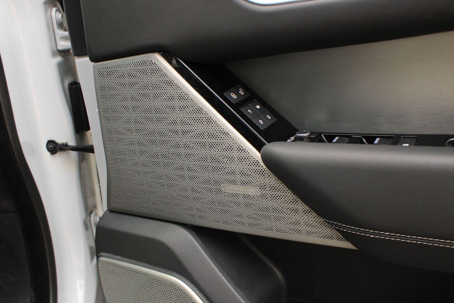 Used Land Rover Range Rover Velar 2017 for sale - 77611430: Photo 33