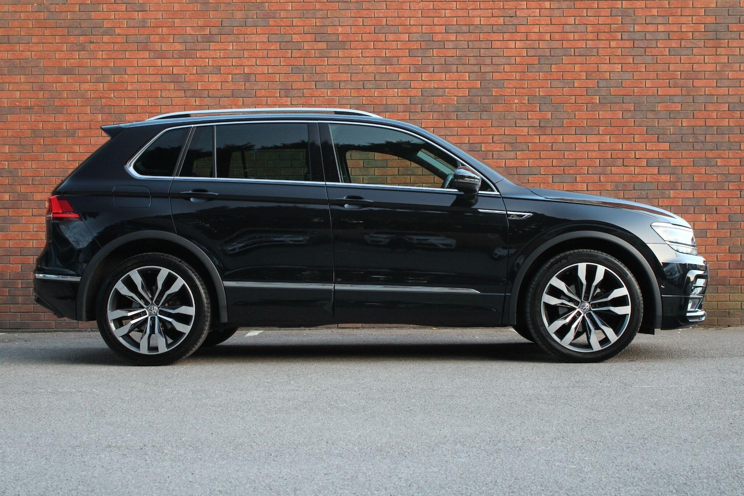 Used Volkswagen Tiguan for sale - 77738165: Photo 2