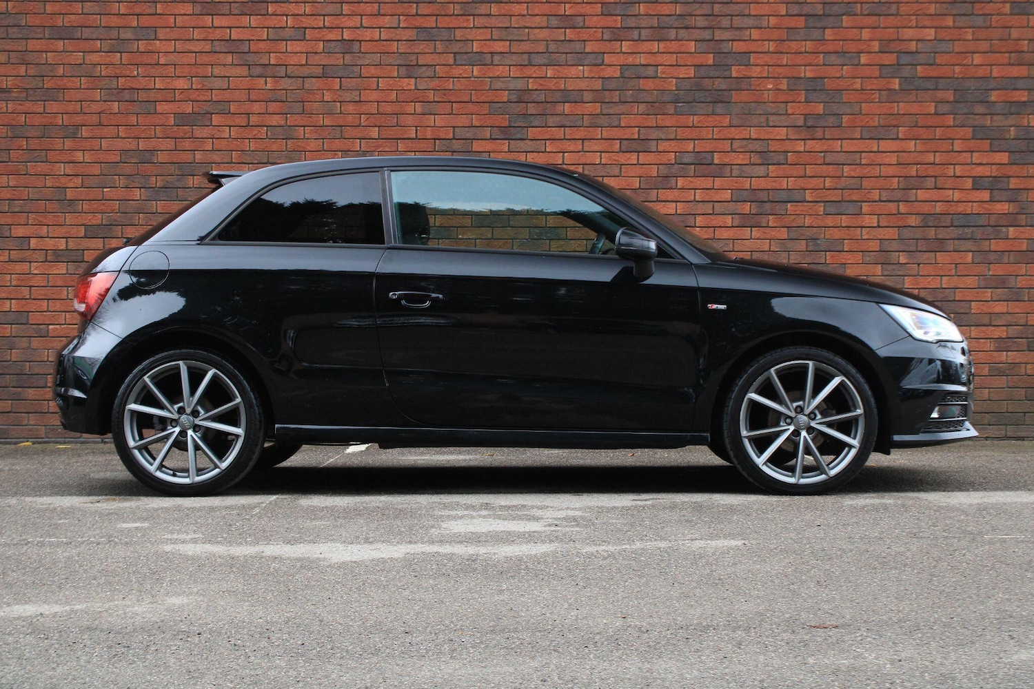 Used Audi A1 2018 for sale - 77040298: Photo 2