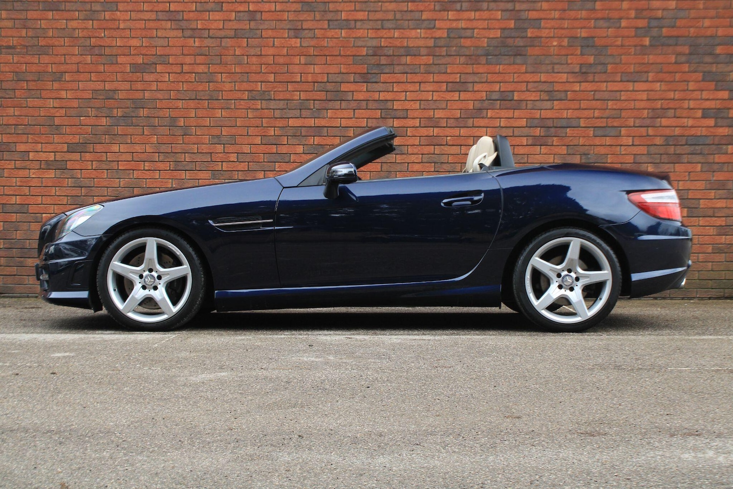 Used Mercedes-Benz SLK 2015 for sale - 77538346: Photo 15