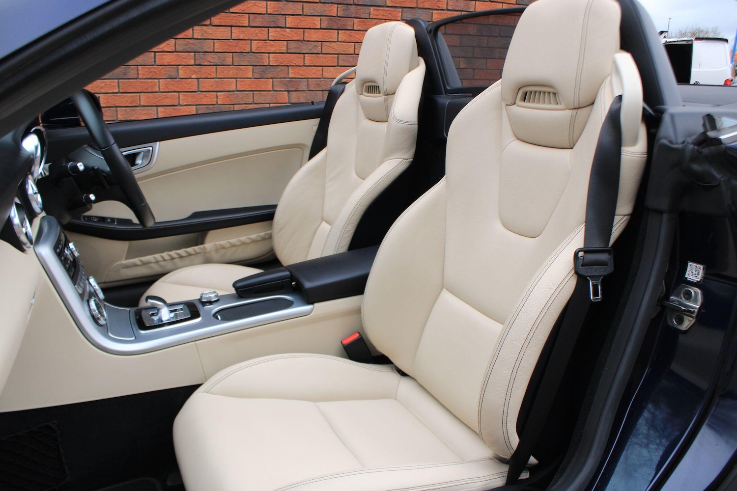 Used Mercedes-Benz SLK 2015 for sale - 77538346: Photo 17