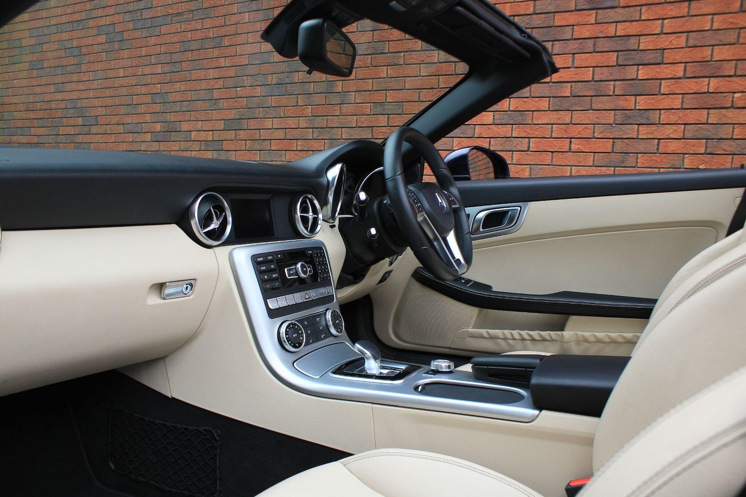 Used Mercedes-Benz SLK 2015 for sale - 77538346: Photo 18