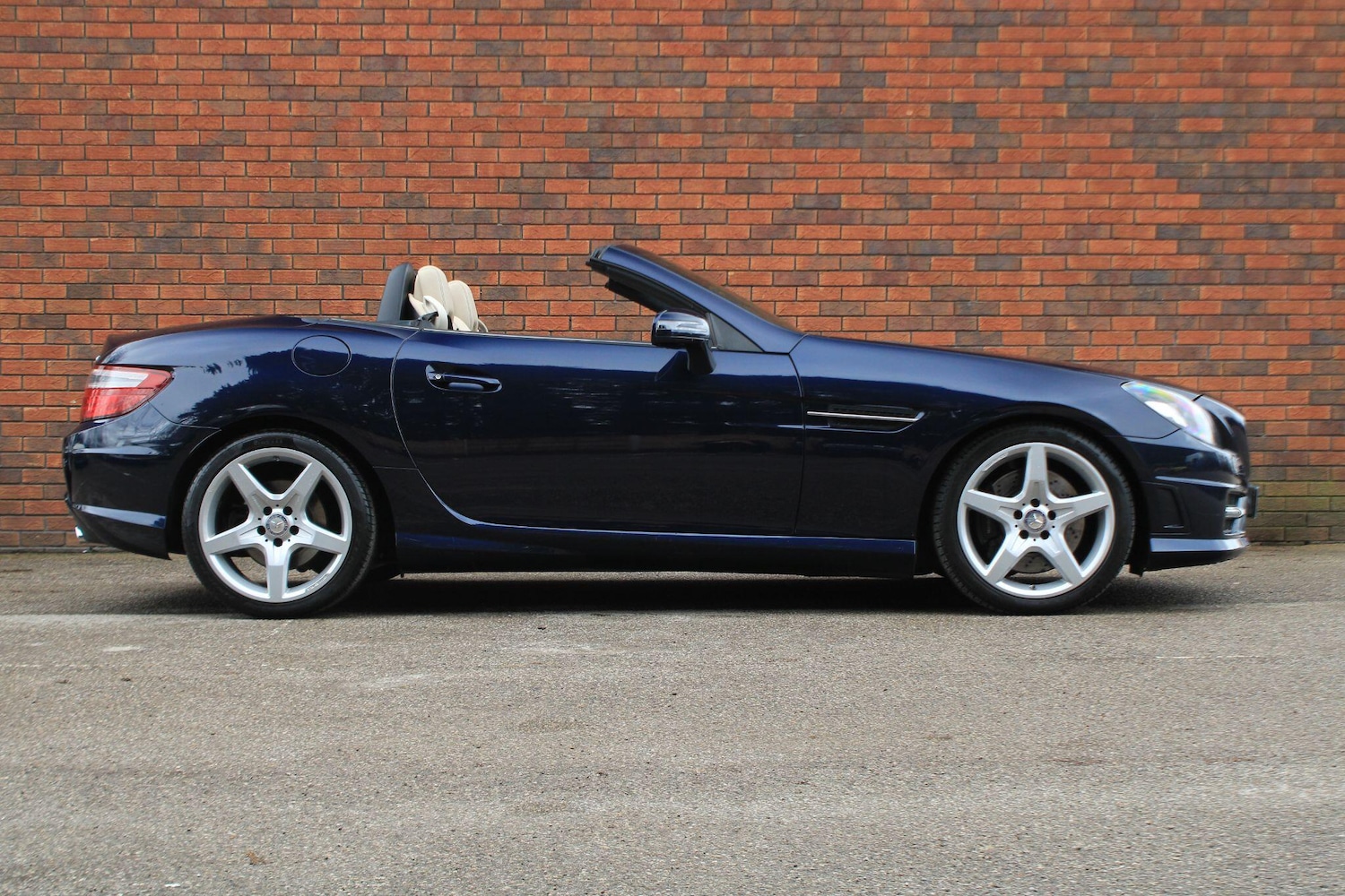 Used Mercedes-Benz SLK 2015 for sale - 77538346: Photo 2