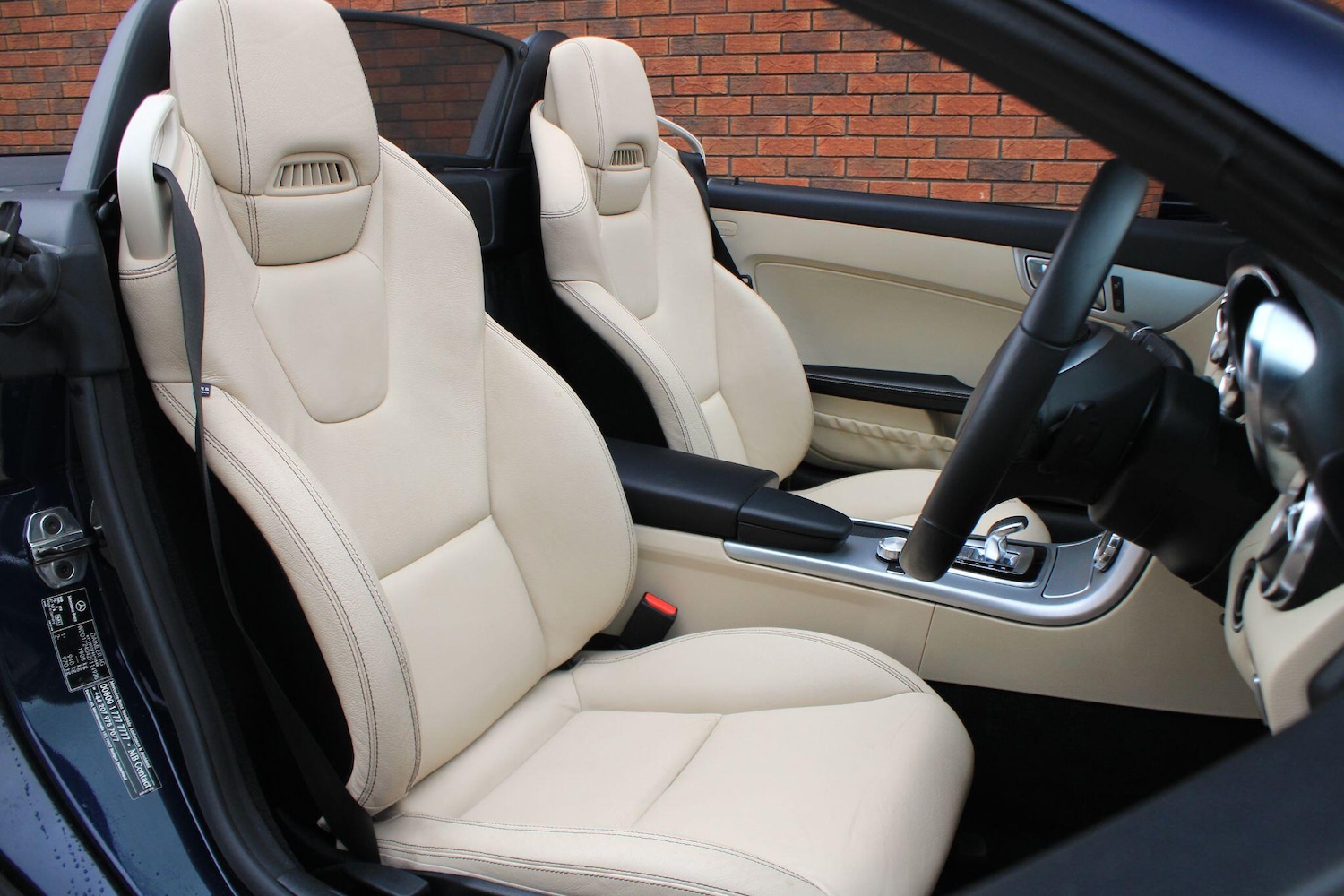 Used Mercedes-Benz SLK 2015 for sale - 77538346: Photo 4