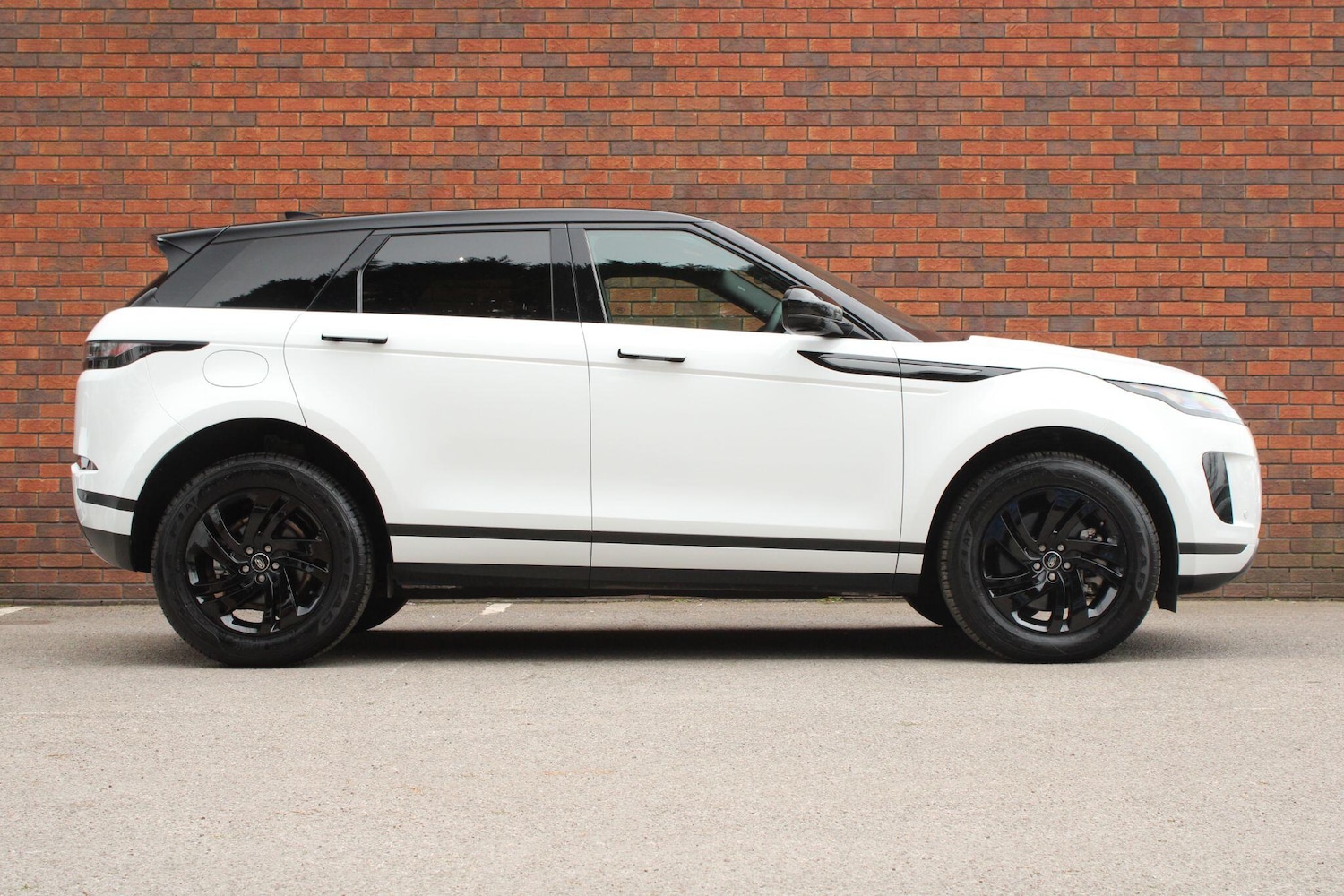 Used Land Rover Range Rover Evoque 2024 for sale - 78101093: Photo 2