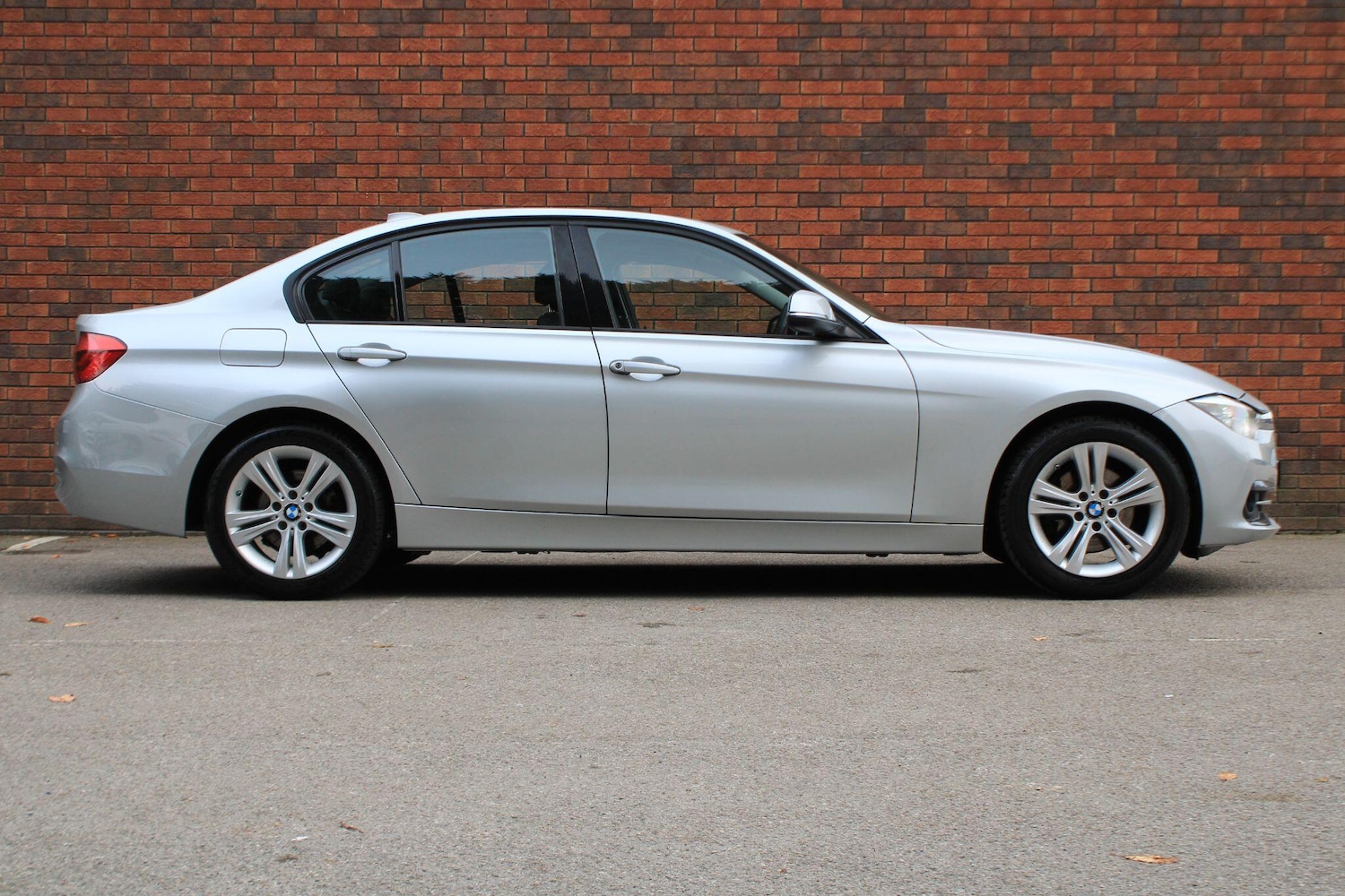 Used BMW 3 Series 2015 for sale - 76270116: Photo 2