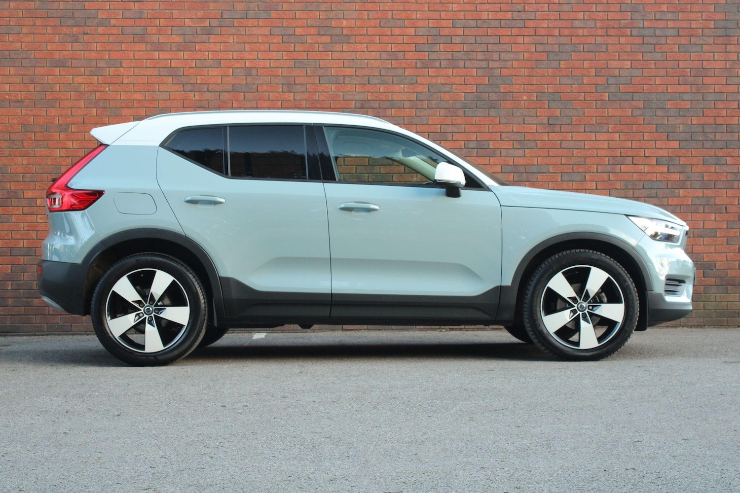 Used Volvo XC40 2018 for sale - 78033598: Photo 2