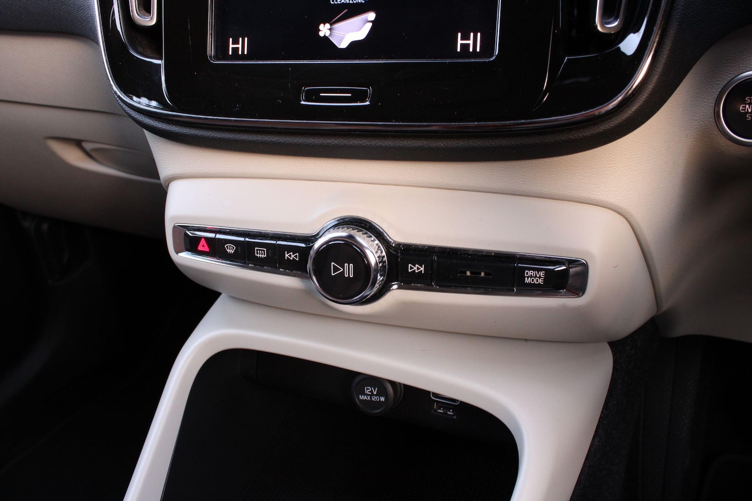 Used Volvo XC40 2018 for sale - 78033598: Photo 21