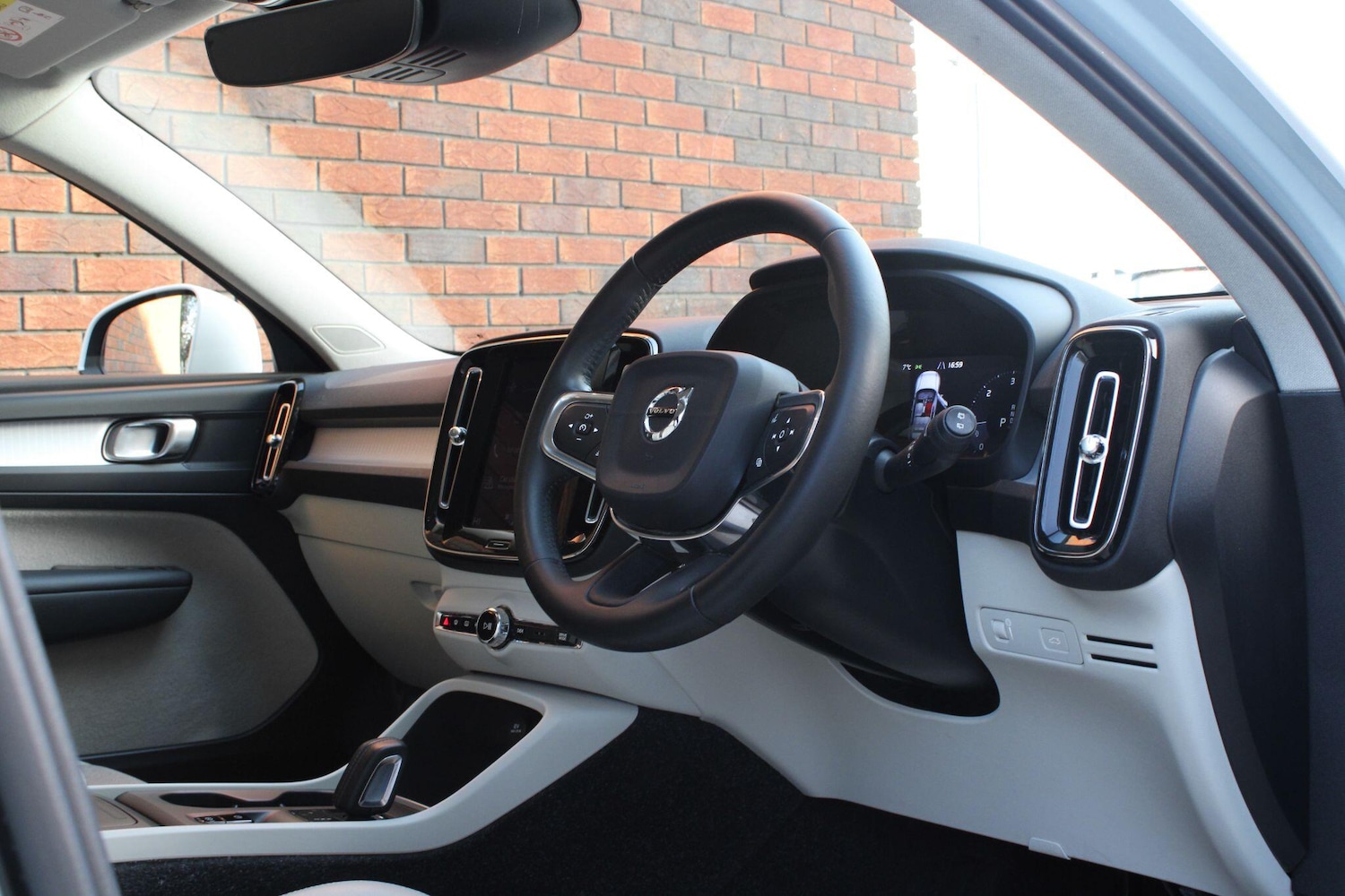 Used Volvo XC40 2018 for sale - 78033598: Photo 5