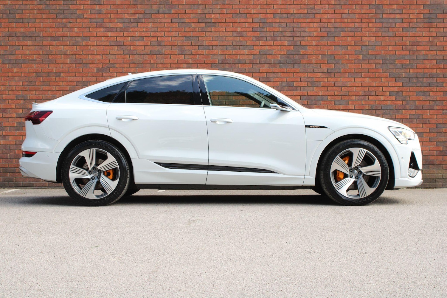 Used Audi e-tron 2020 for sale - 78203870: Photo 2