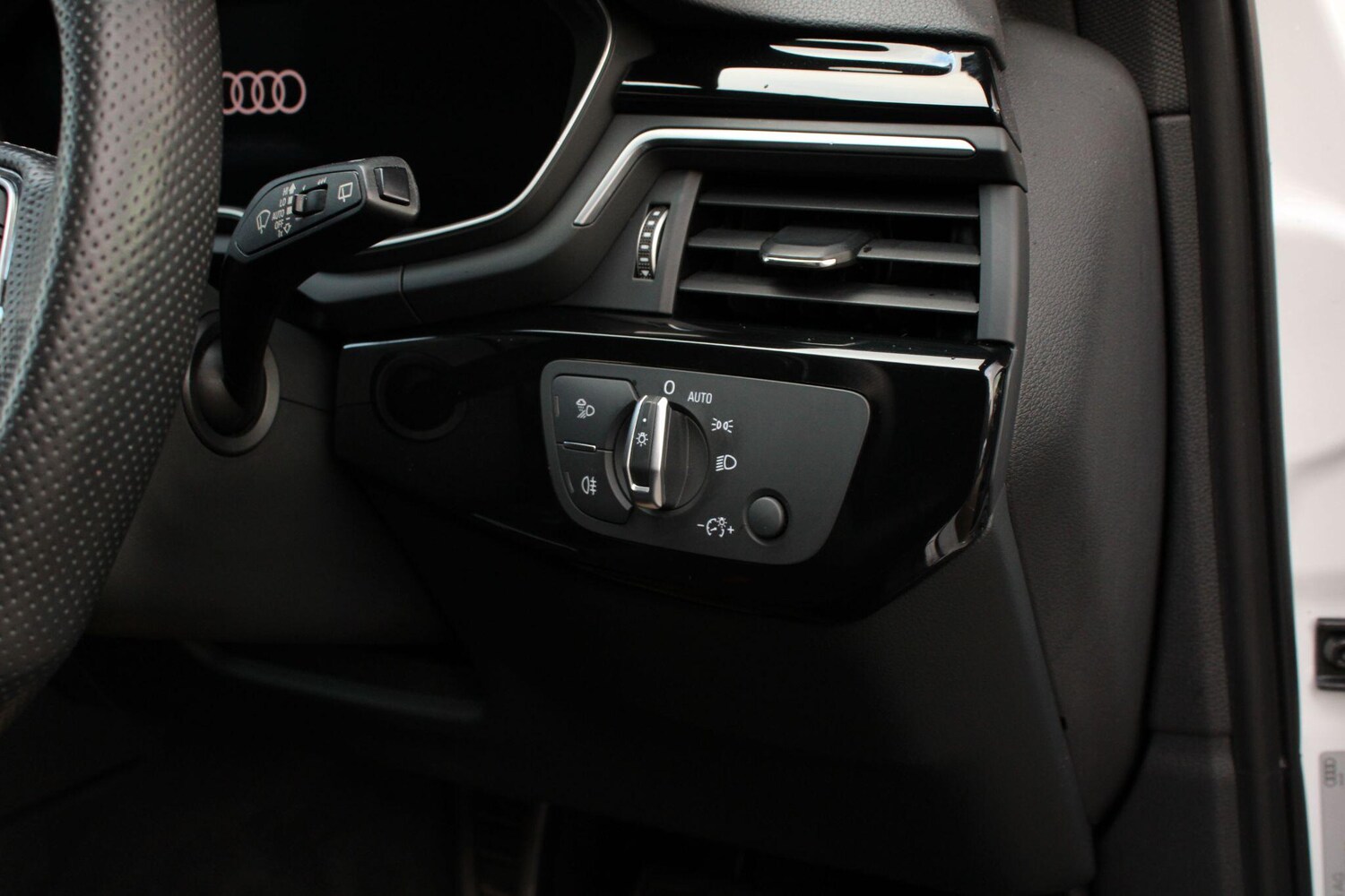 Used Audi A4 2020 for sale - 77883120: Photo 40