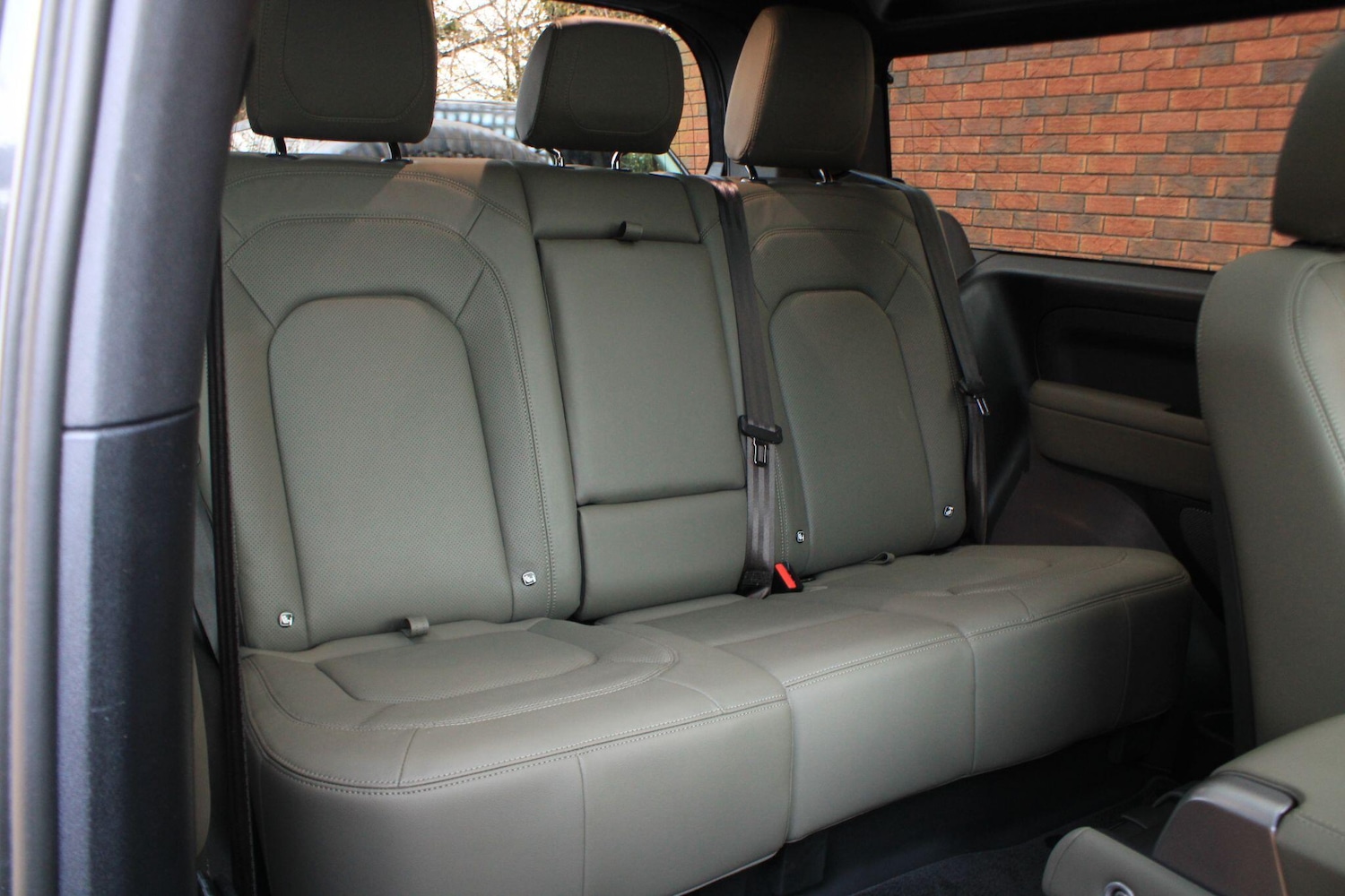 Used Land Rover Defender 2023 for sale - 77279885: Photo 11