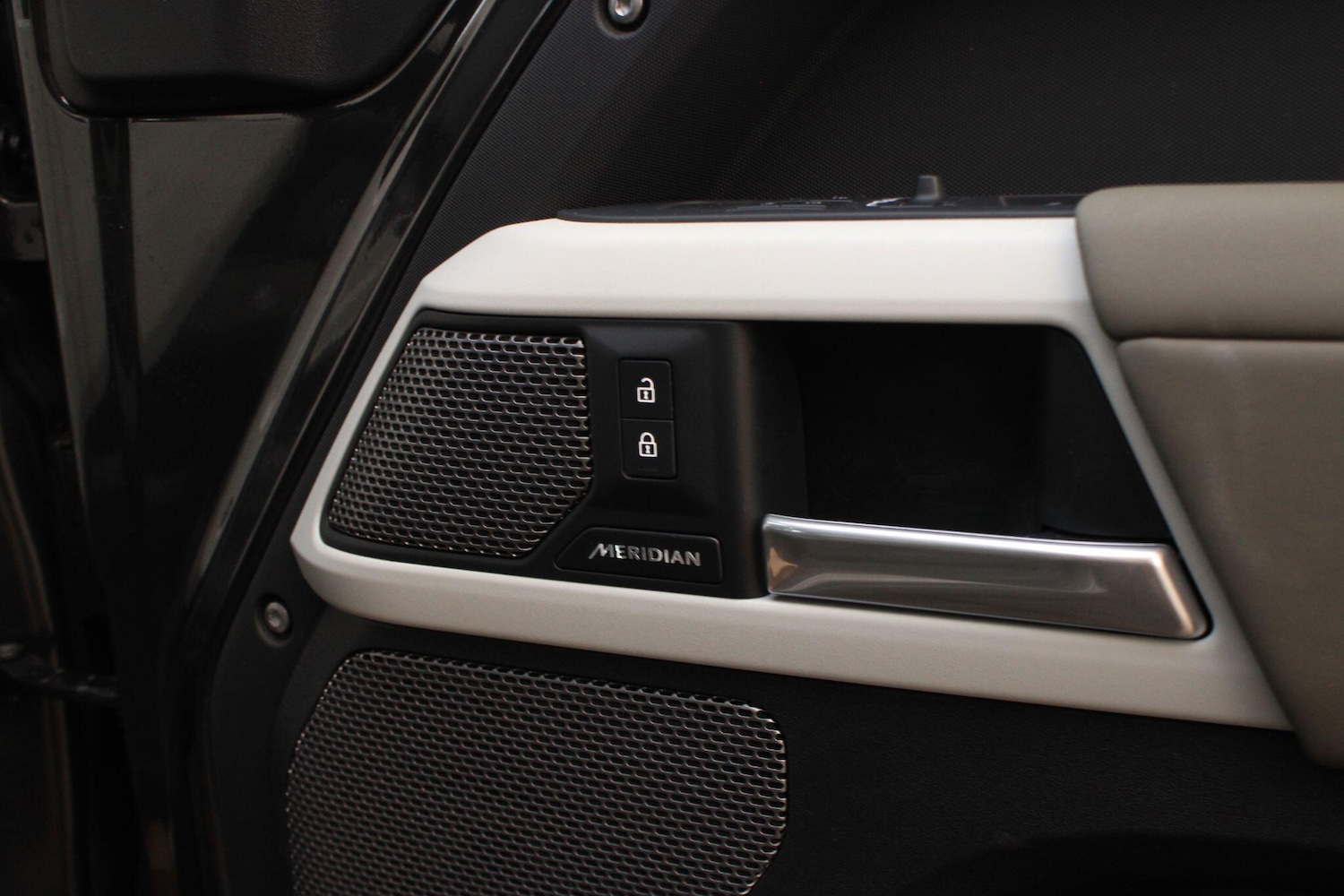 Used Land Rover Defender 2023 for sale - 77279885: Photo 30