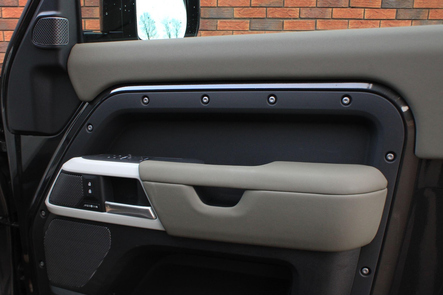 Used Land Rover Defender 2023 for sale - 77279885: Photo 32