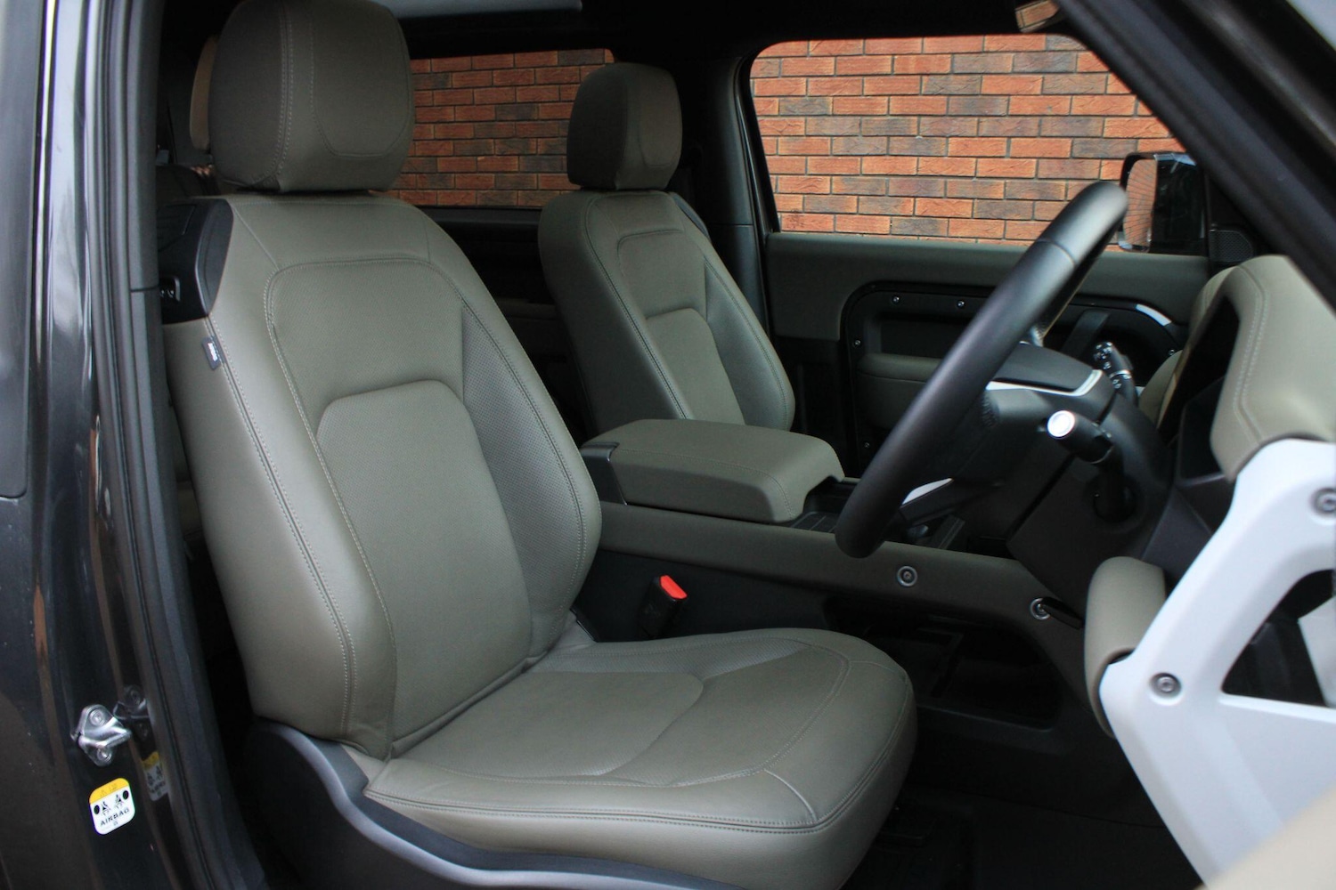 Used Land Rover Defender 2023 for sale - 77279885: Photo 4