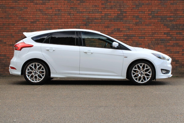Used Ford Focus 2017 for sale - 75977106: Photo 2