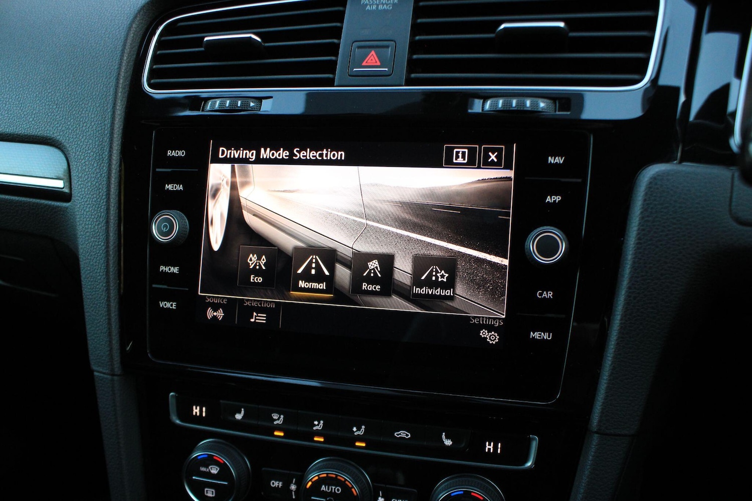 Used Volkswagen Golf 2018 for sale - 77016080: Photo 26