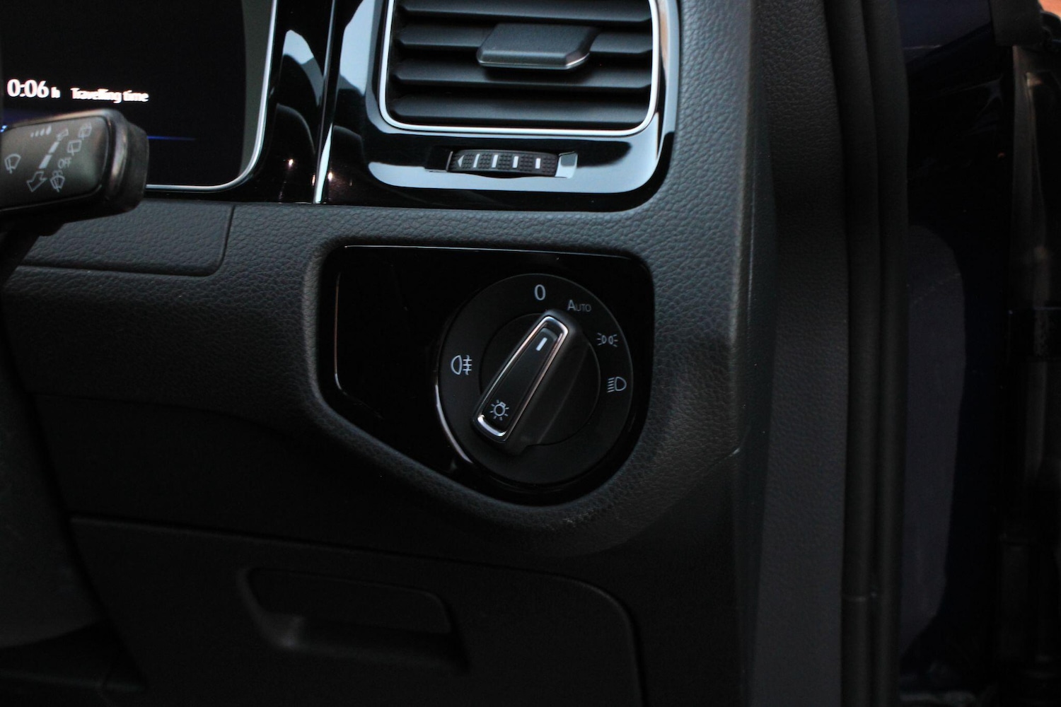 Used Volkswagen Golf 2018 for sale - 77016080: Photo 34