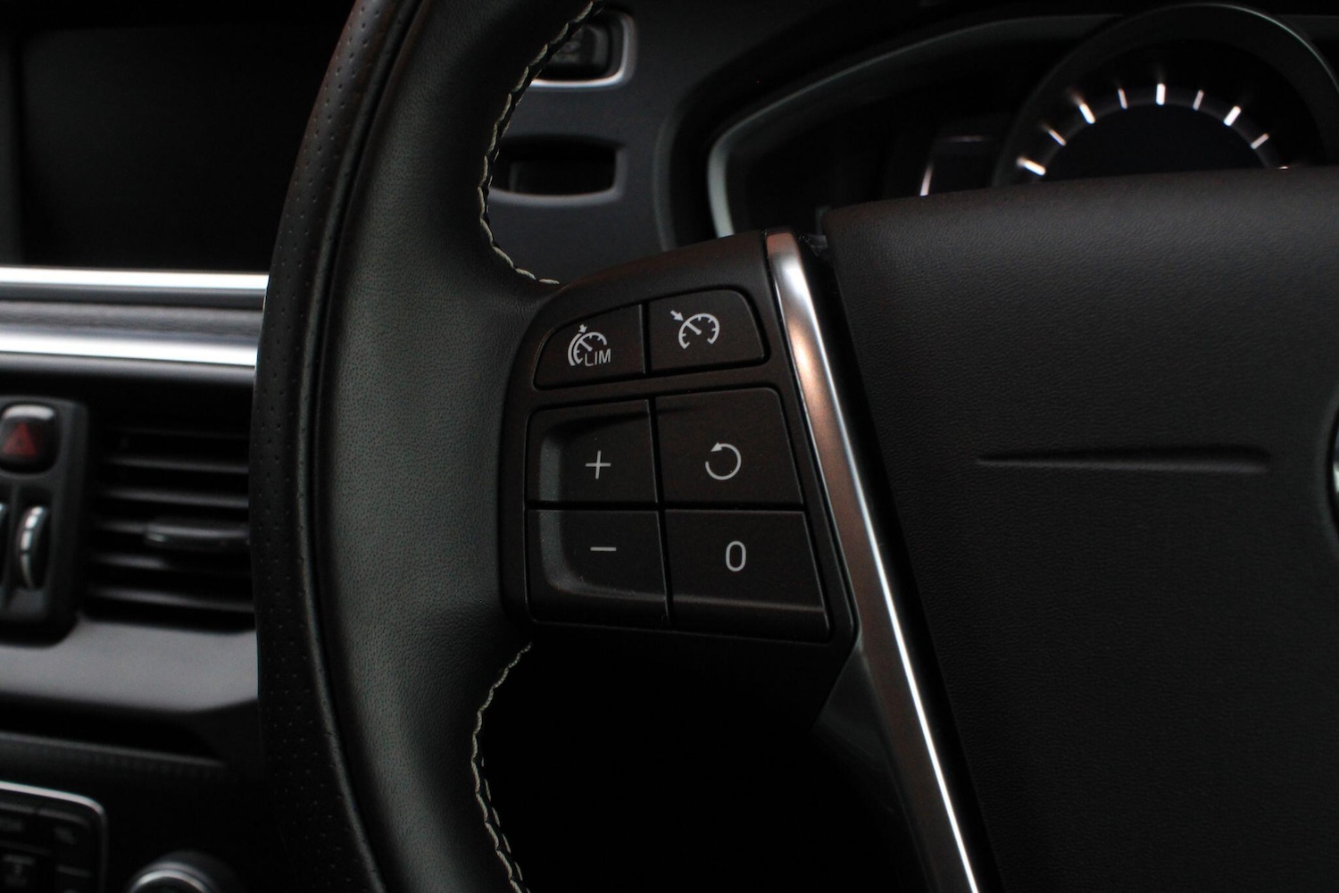 Used Volvo V40 2019 for sale - 76727948: Photo 29