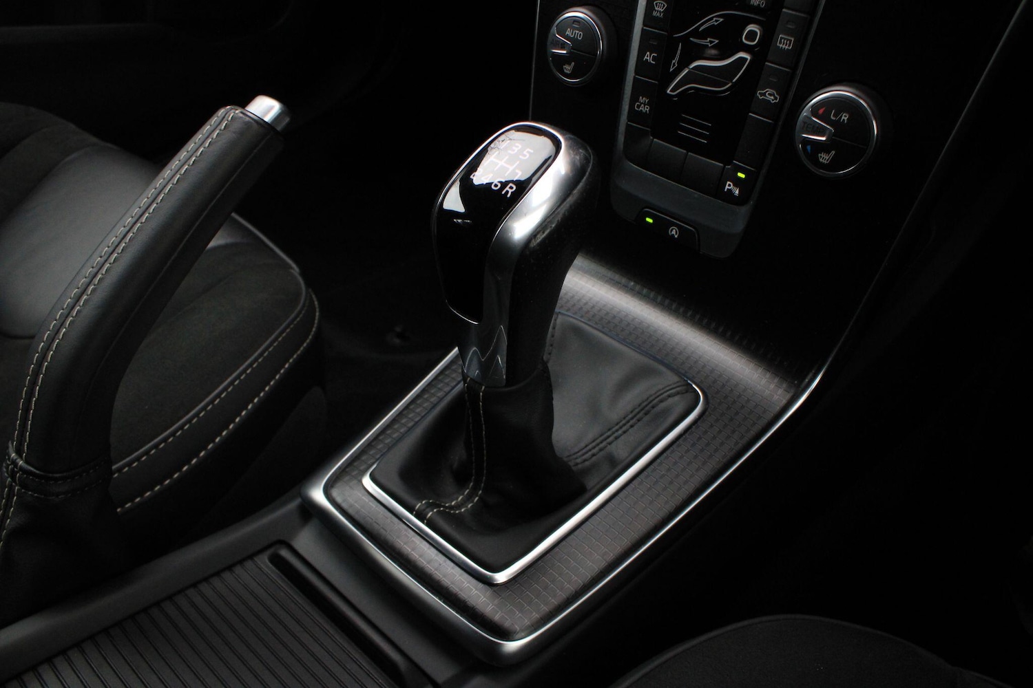 Used Volvo V40 2019 for sale - 76727948: Photo 31