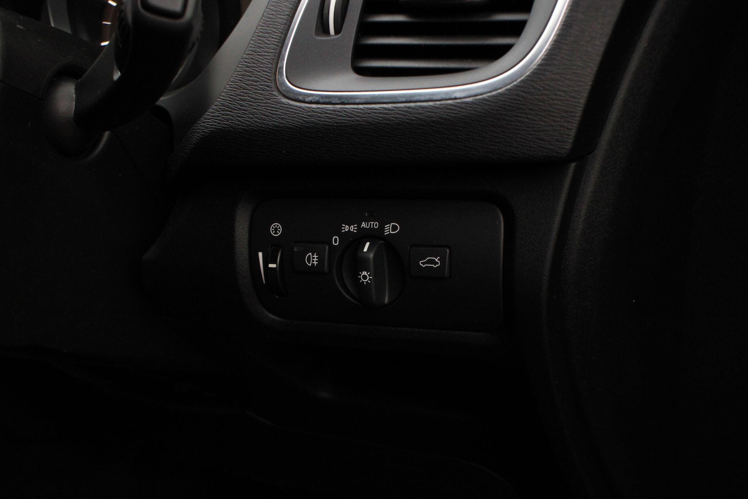 Used Volvo V40 2019 for sale - 76727948: Photo 34