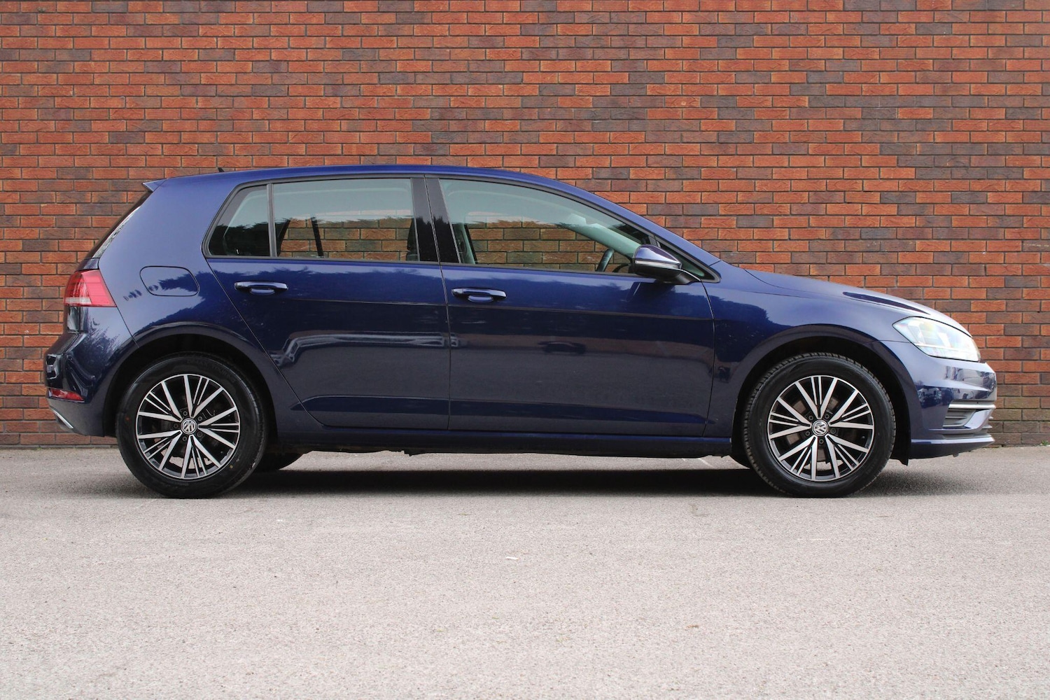 Used Volkswagen Golf 2018 for sale - 78185278: Photo 2