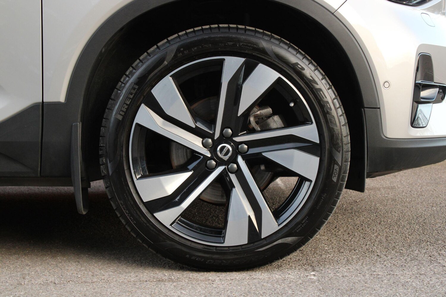 Used Volvo XC40 for sale - 77958041: Photo 16