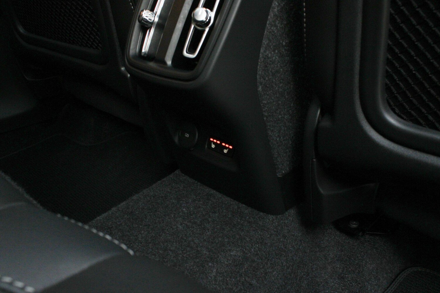 Used Volvo XC40 for sale - 77958041: Photo 33