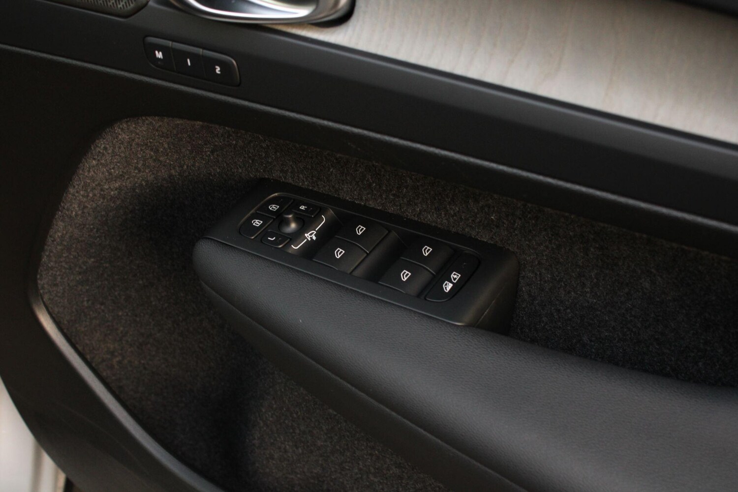 Used Volvo XC40 for sale - 77958041: Photo 34